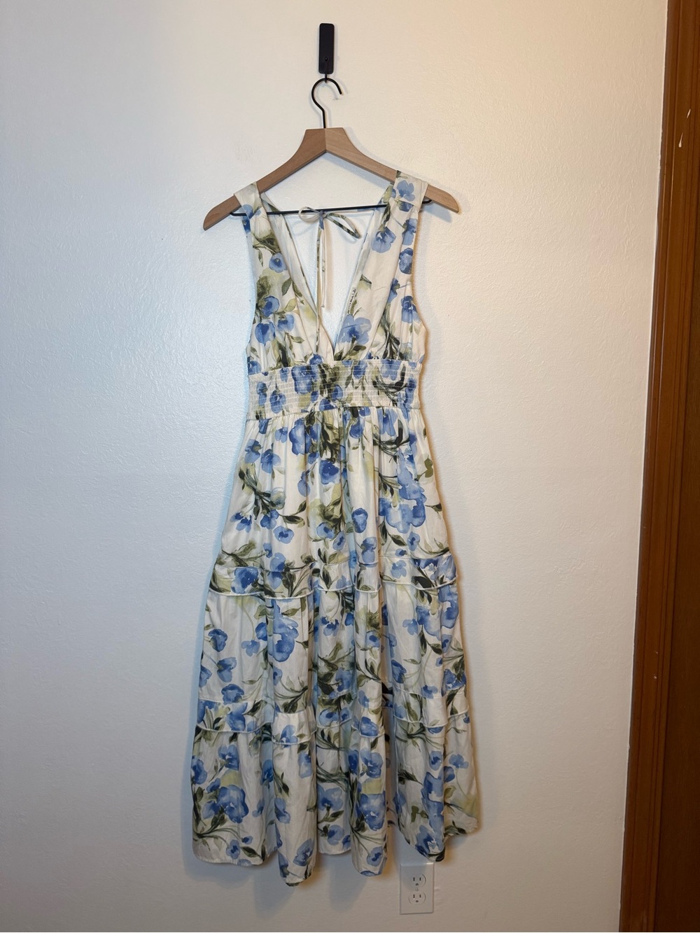 Abercrombie & Fitch Smocked Waist Floral V-neck Midi Dress - Picture 3 of 8